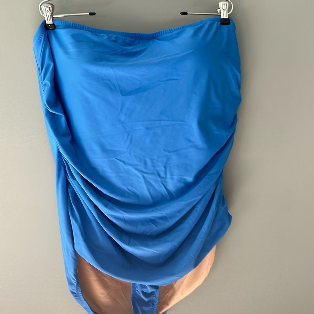 -NWT  Plus size - Ruched bandeau one-piece in sail blue Size 24 - Picture 4 of 7